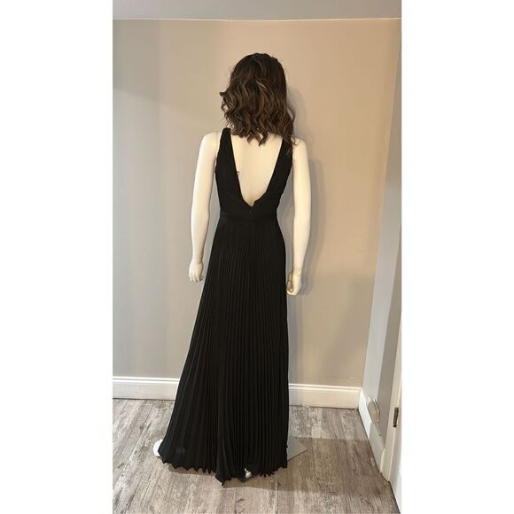 Ungaro black Pleated Off-the-Shoulder Gown Size 2 NWT - Picture 7 of 9